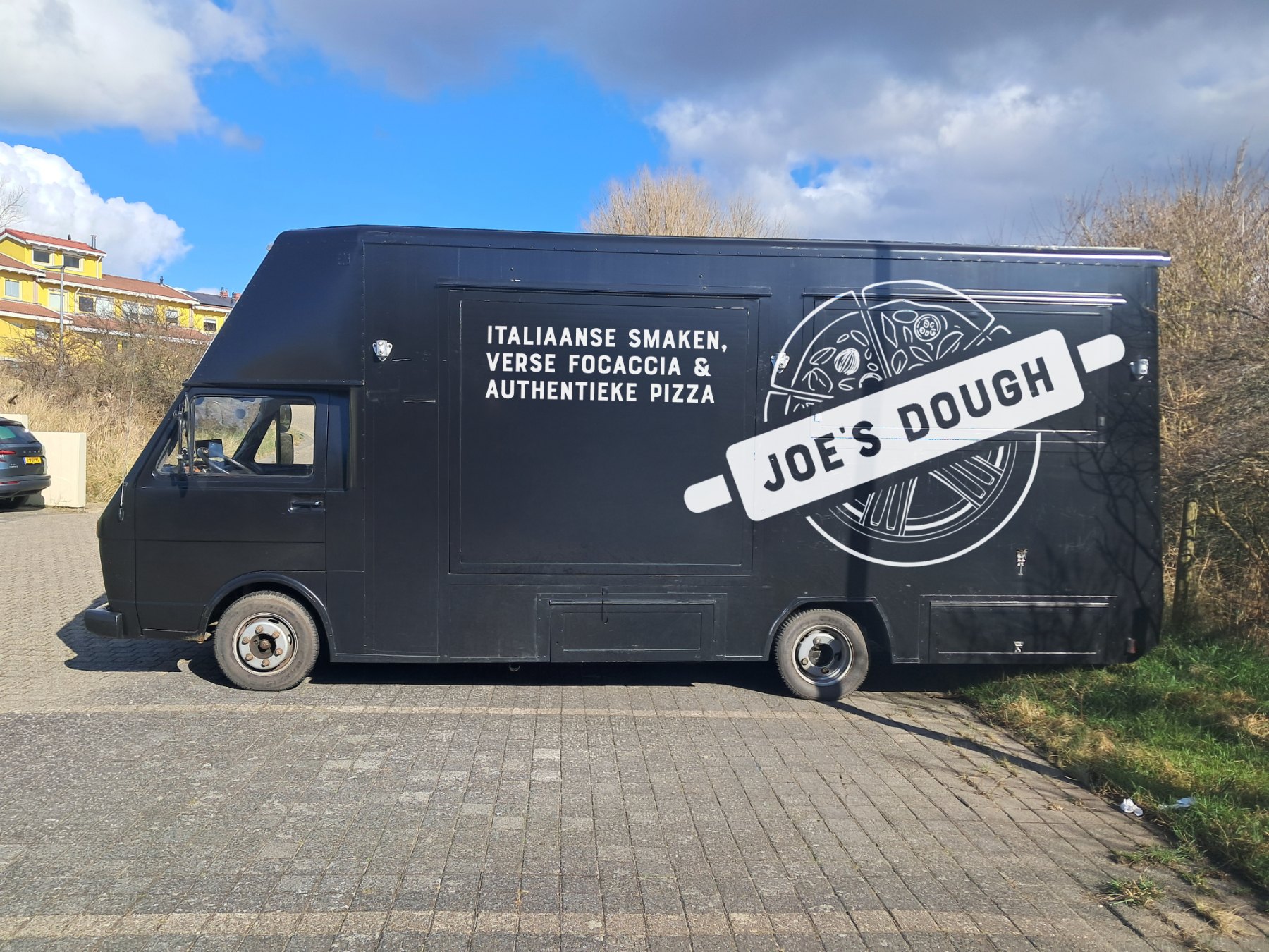 Joe's Dough – foodtruck logo design (2)